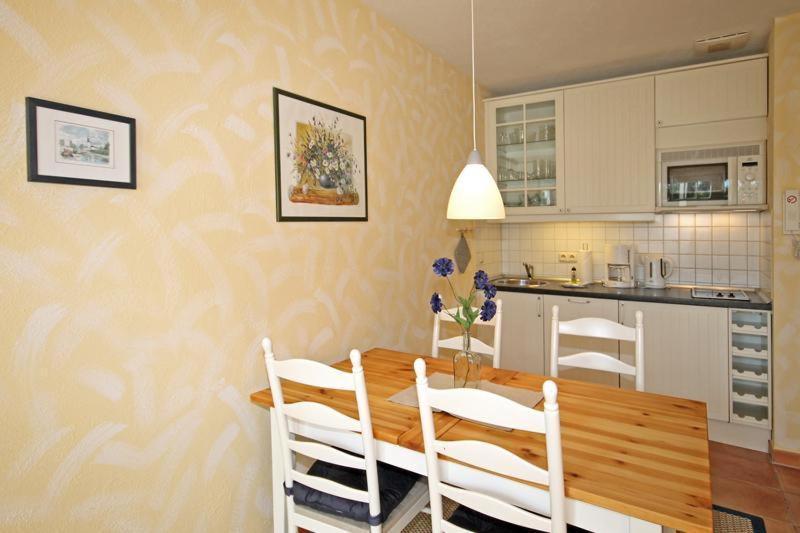 Apartment Appartementhaus Strandstrasse 32 Kuehlungsborn